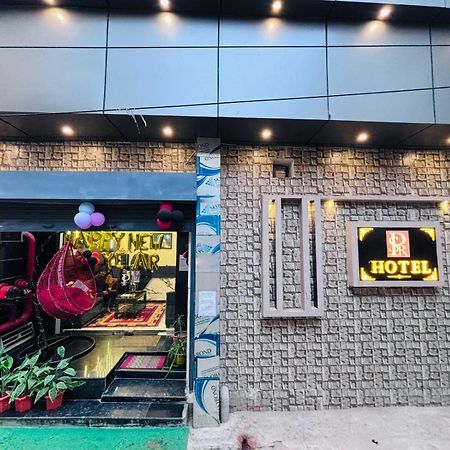 Hotel Ps Residency Варанаси Екстериор снимка