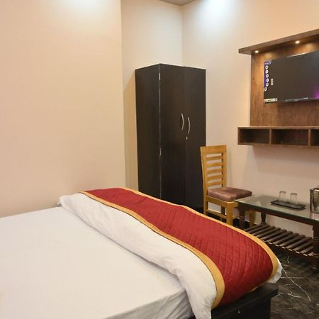 Hotel Ps Residency Варанаси Екстериор снимка