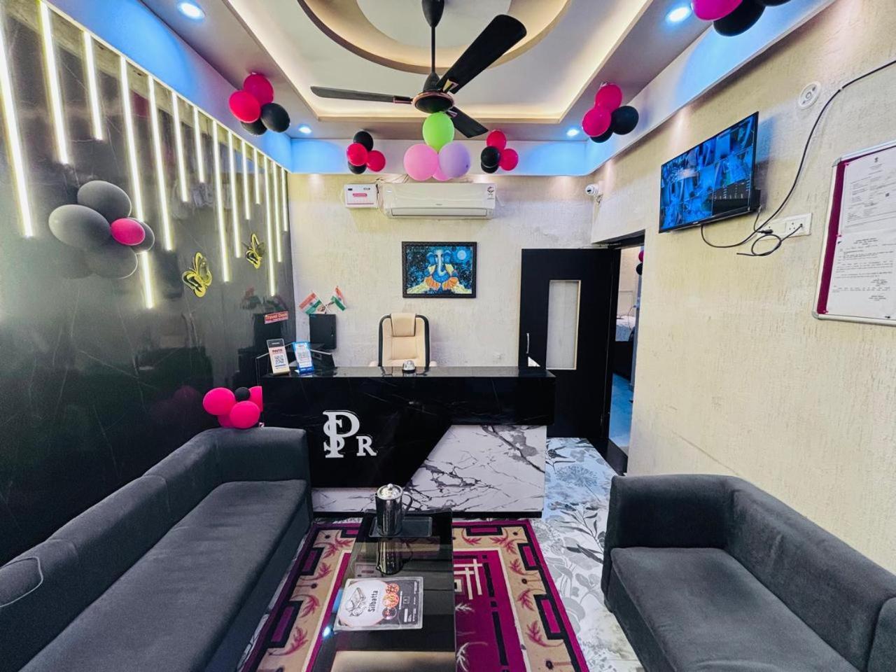 Hotel Ps Residency Варанаси Екстериор снимка