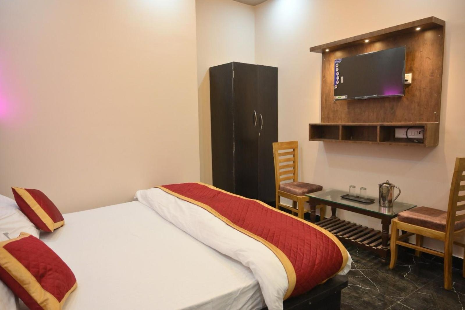 Hotel Ps Residency Варанаси Екстериор снимка