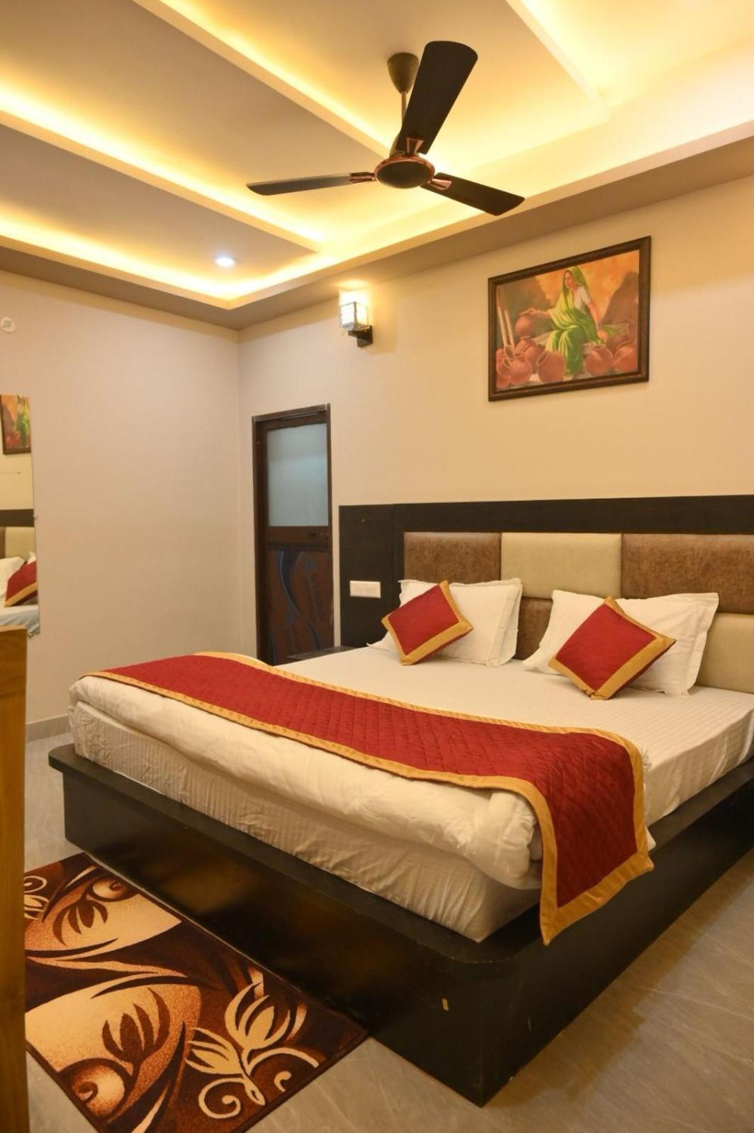 Hotel Ps Residency Варанаси Екстериор снимка
