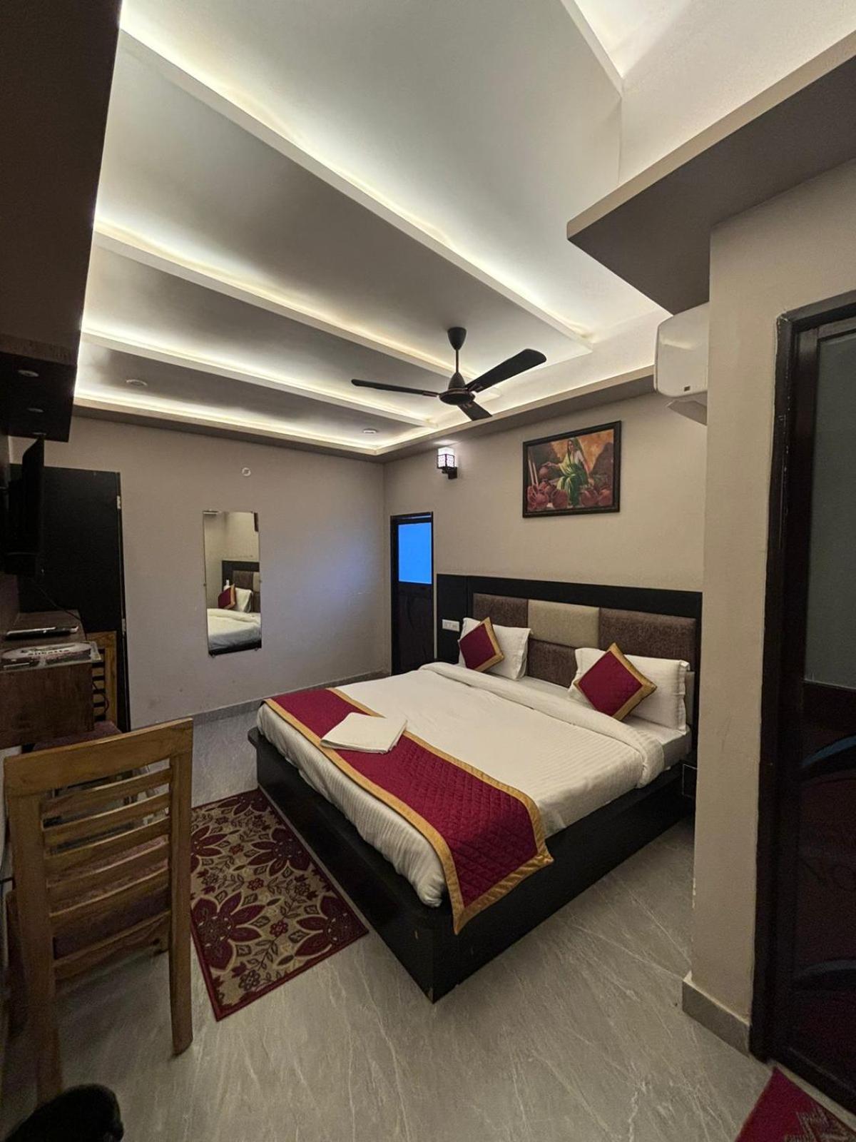 Hotel Ps Residency Варанаси Екстериор снимка