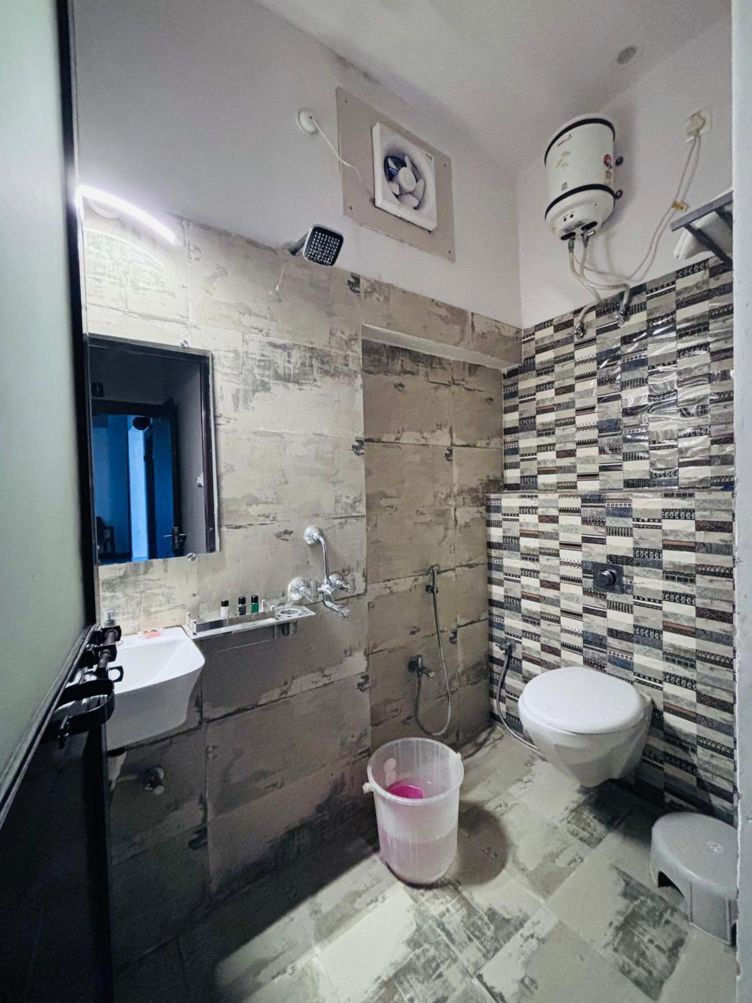 Hotel Ps Residency Варанаси Екстериор снимка