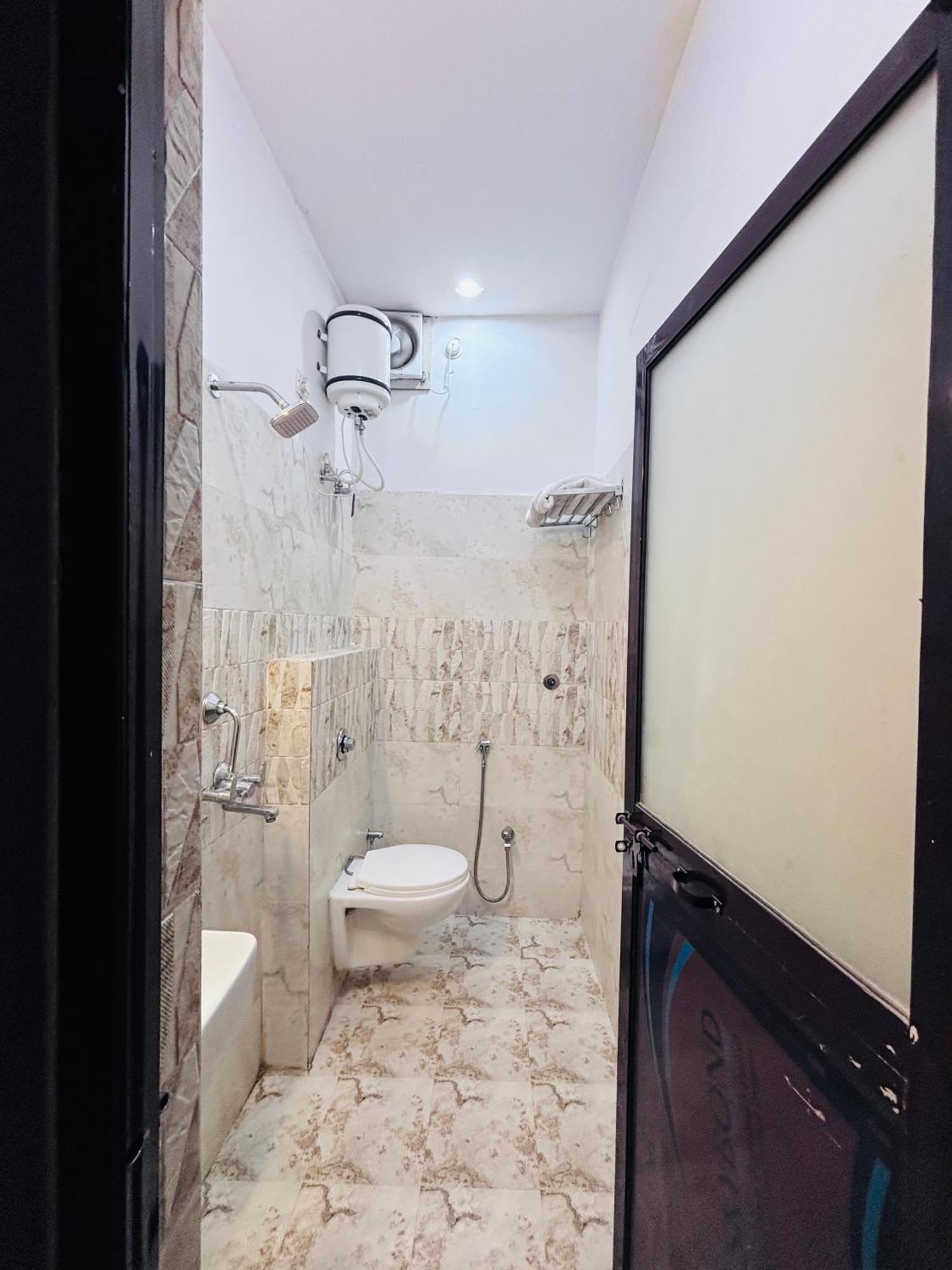 Hotel Ps Residency Варанаси Екстериор снимка